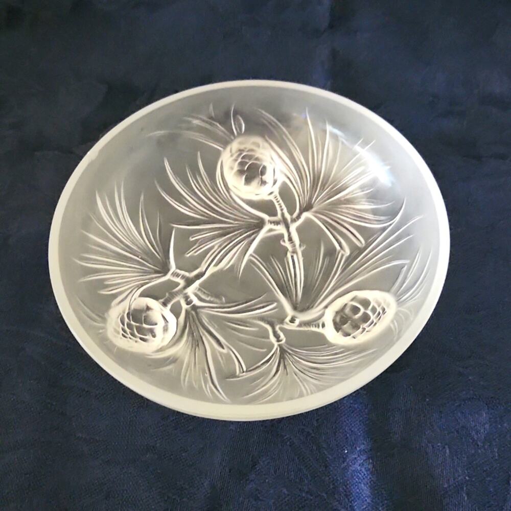 🍁🍂🌰Vintage Frosted Pinecone Molded Glass Bowl Winter Fall Decor Verlys?